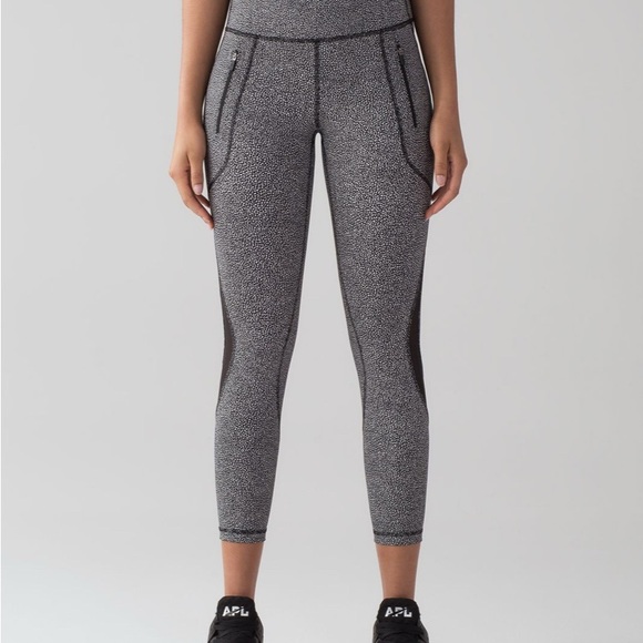 L3-🍋Lululemon🍋 Invigorate 7/8 Tight - Picture 3 of 9